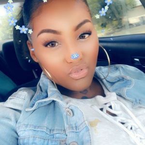 Meet your Posher, Miesha